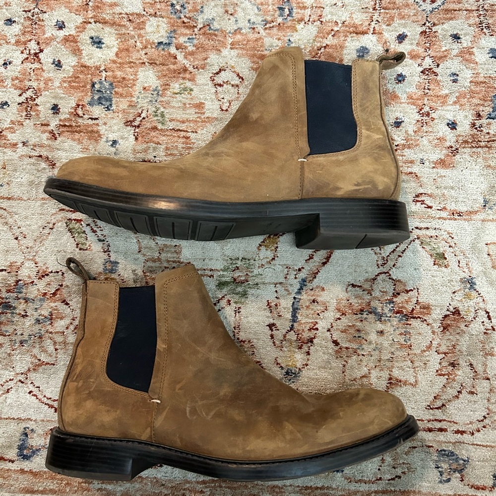 Men’s Cole Haan Chelsea boots. Tan suede, like new!